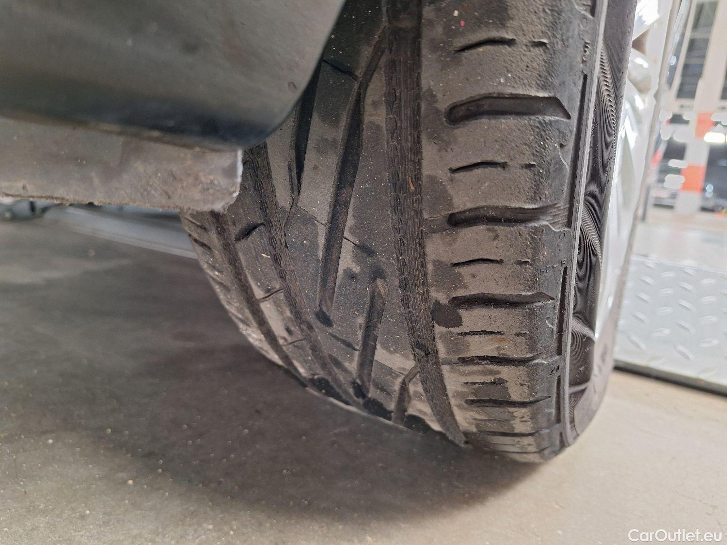  Peugeot  208 Peugeot,  '11, Peugeot  1.2 PureTech ?6.2 61kW S/S Signature 5 #105