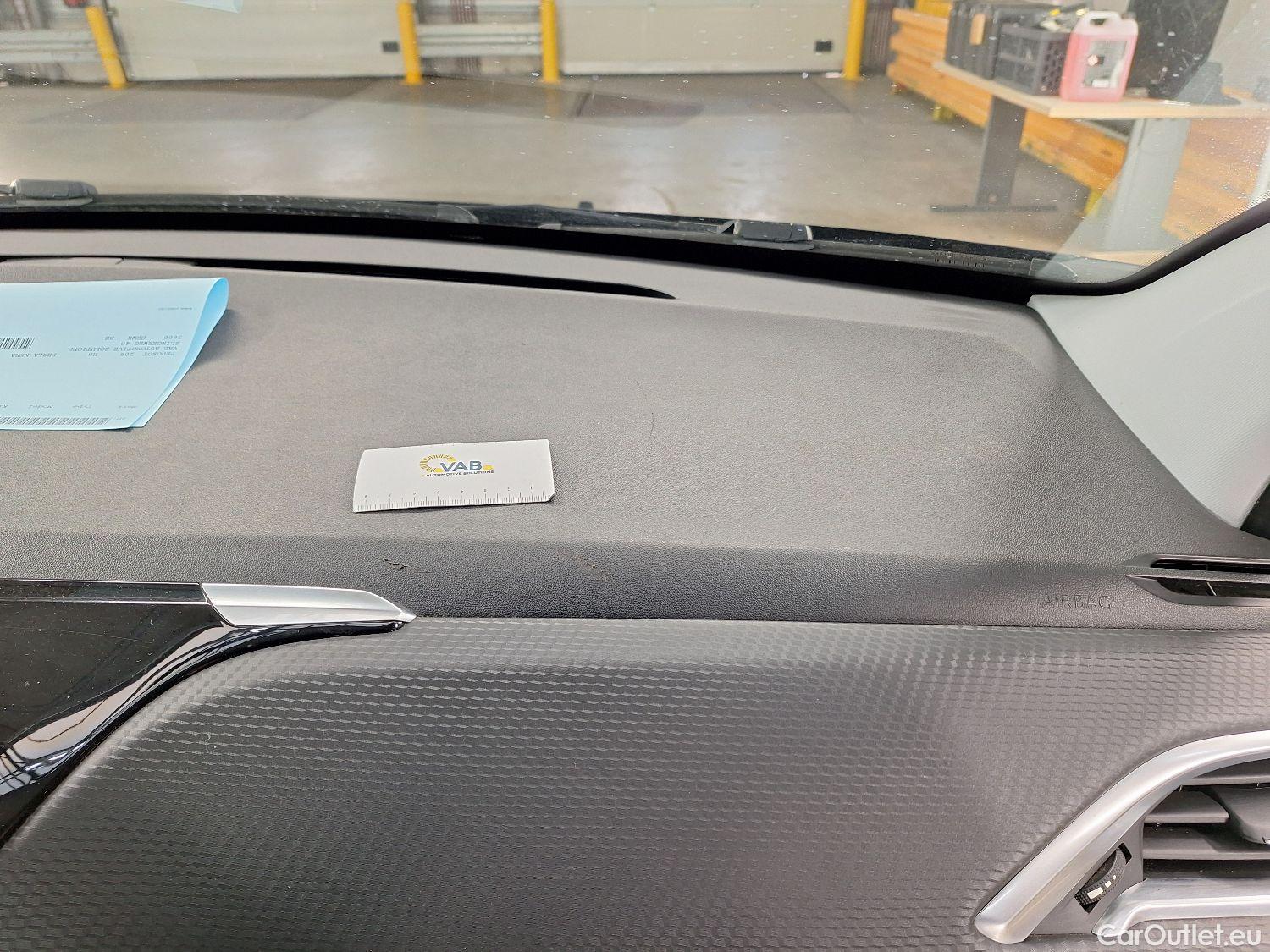  Peugeot  208 Peugeot,  '11, Peugeot  1.2 PureTech ?6.2 61kW S/S Signature 5 #52