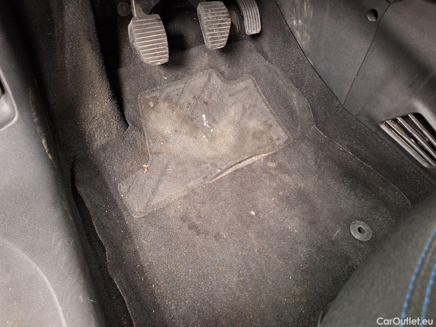  Peugeot  208 Peugeot,  '11, Peugeot  1.2 PureTech ?6.2 61kW S/S Signature 5 #81