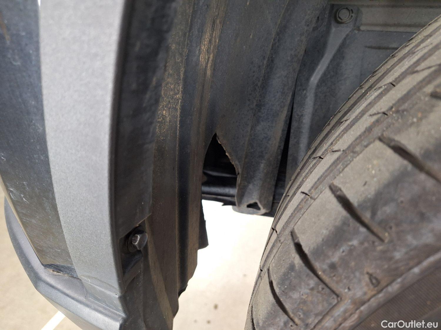  Toyota  C-HR Toyota,  '16, Toyota  1.8 VVT i-Hybrid C-Enter E-CVT 5d #4