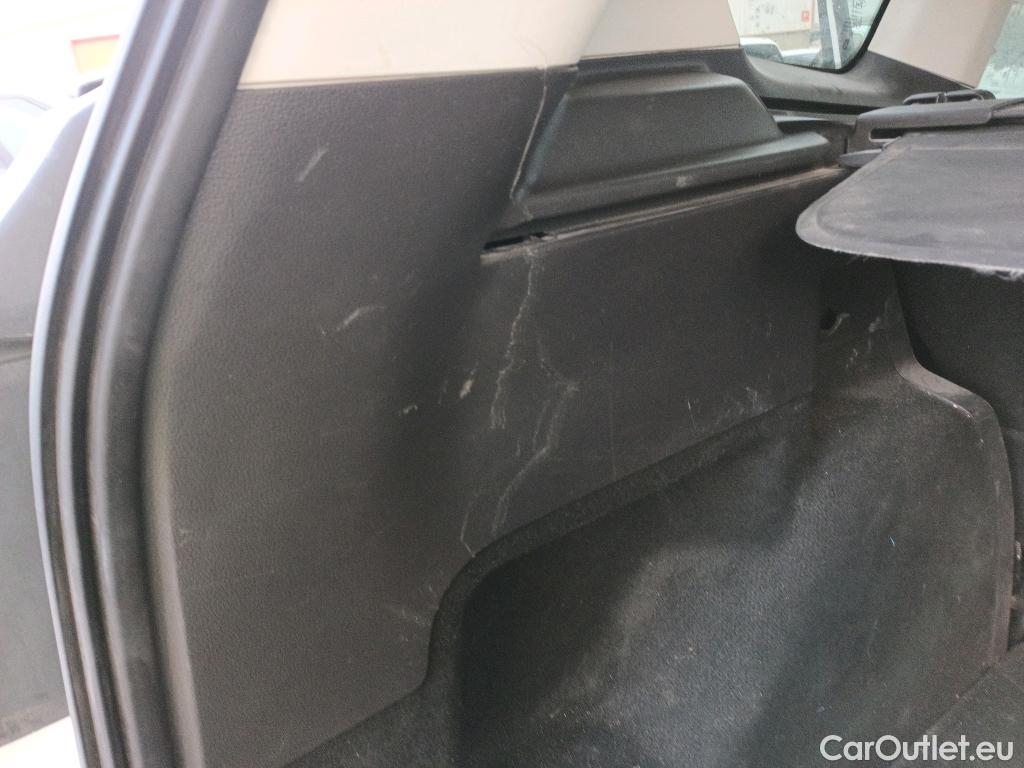  Ford  Kuga FORD  / 2016 / 5P / todoterreno 1.5 EcoBoost 88kW 4x2 Trend+ (CX) #28