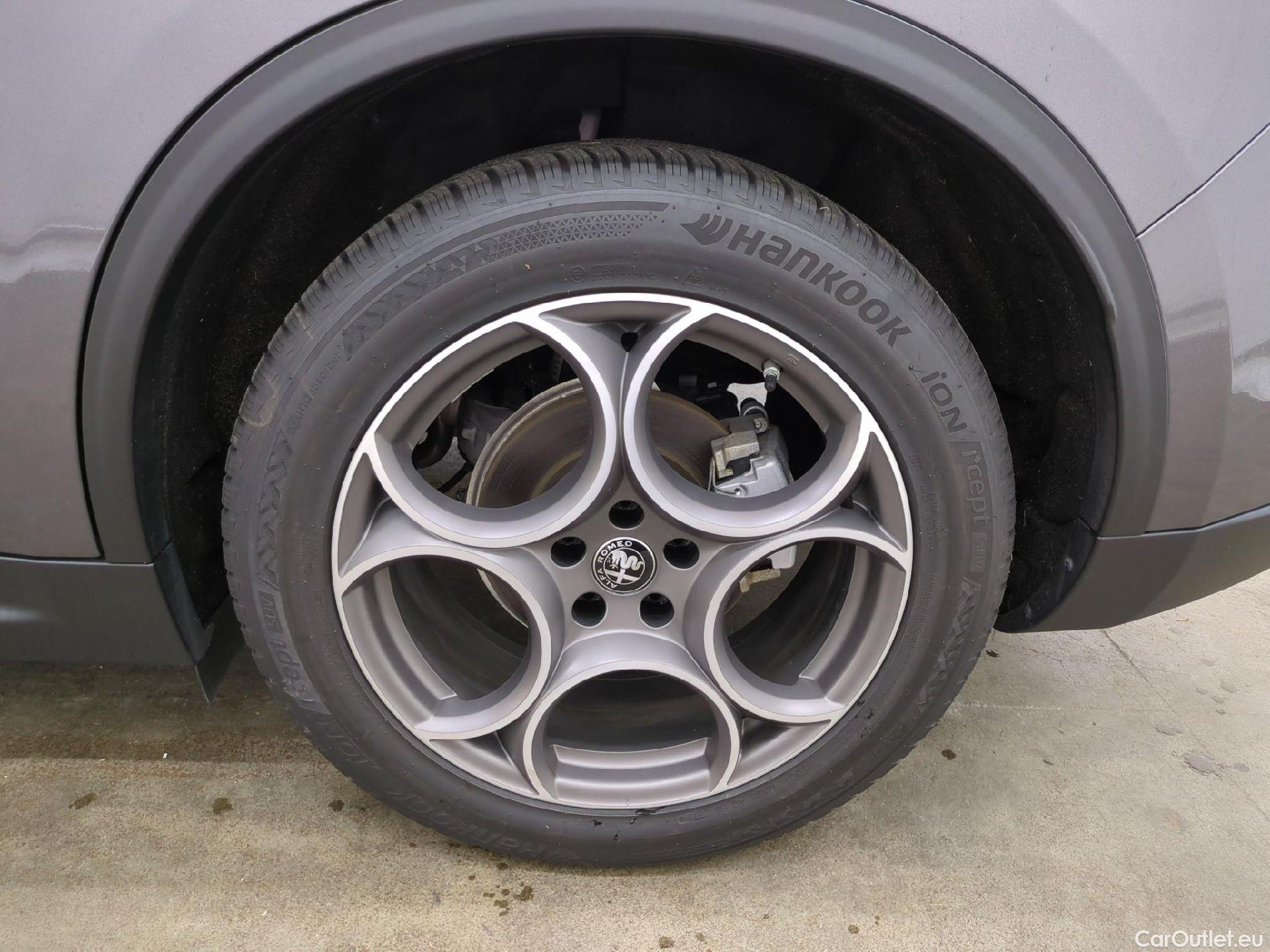  Alfa Romeo   STELVIO Stelvio Sprint Q4 2.2 JTDM 190CV BVA8 E6d #3