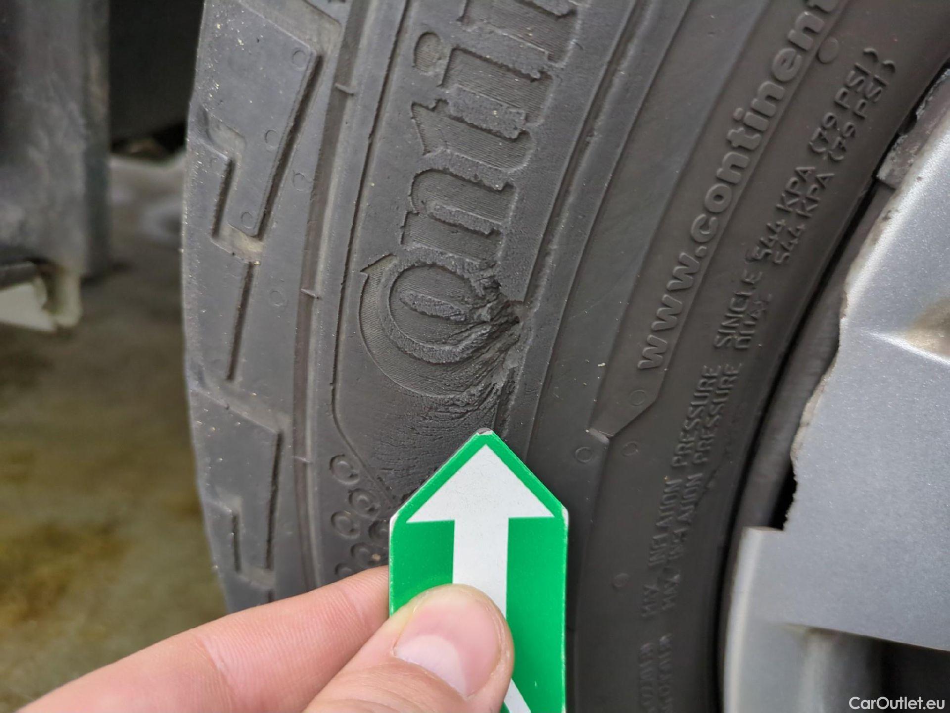  Renault  Trafic RENAULT  4p Combi Zen L2 dCi 120 SandS - 18 - 8 pl #11