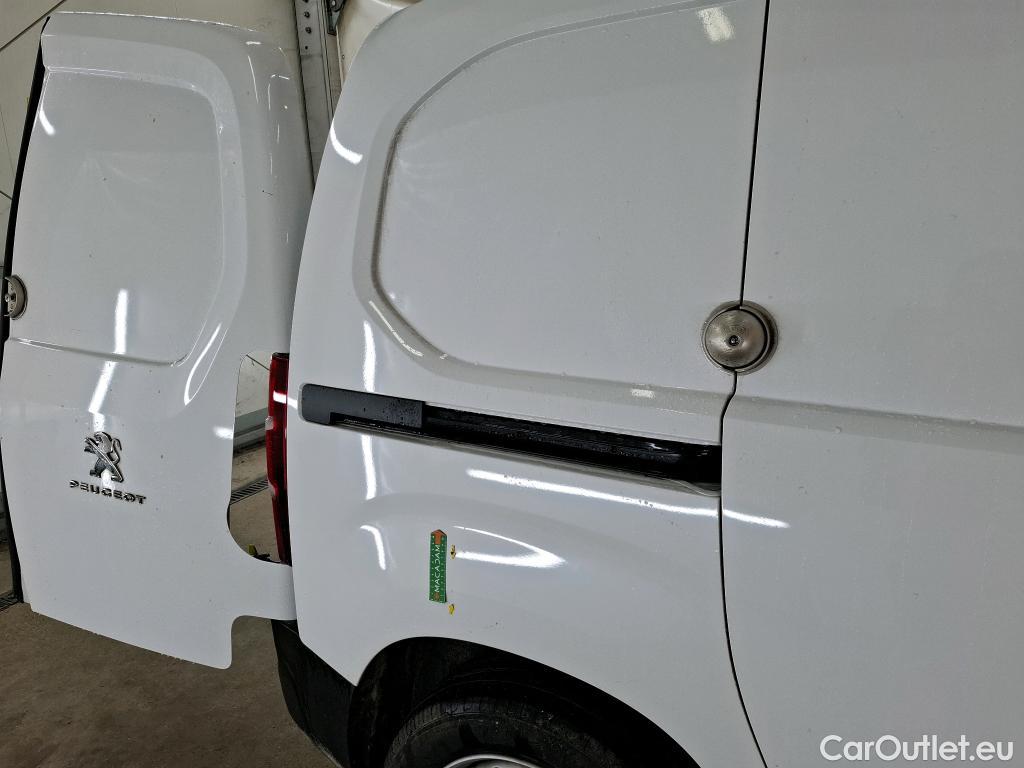  Peugeot  Partner PEUGEOT  / 2018 / 4P / Fourgonnette BHDI 130 EAT88 S&S 650KG STD ASPHALT #10