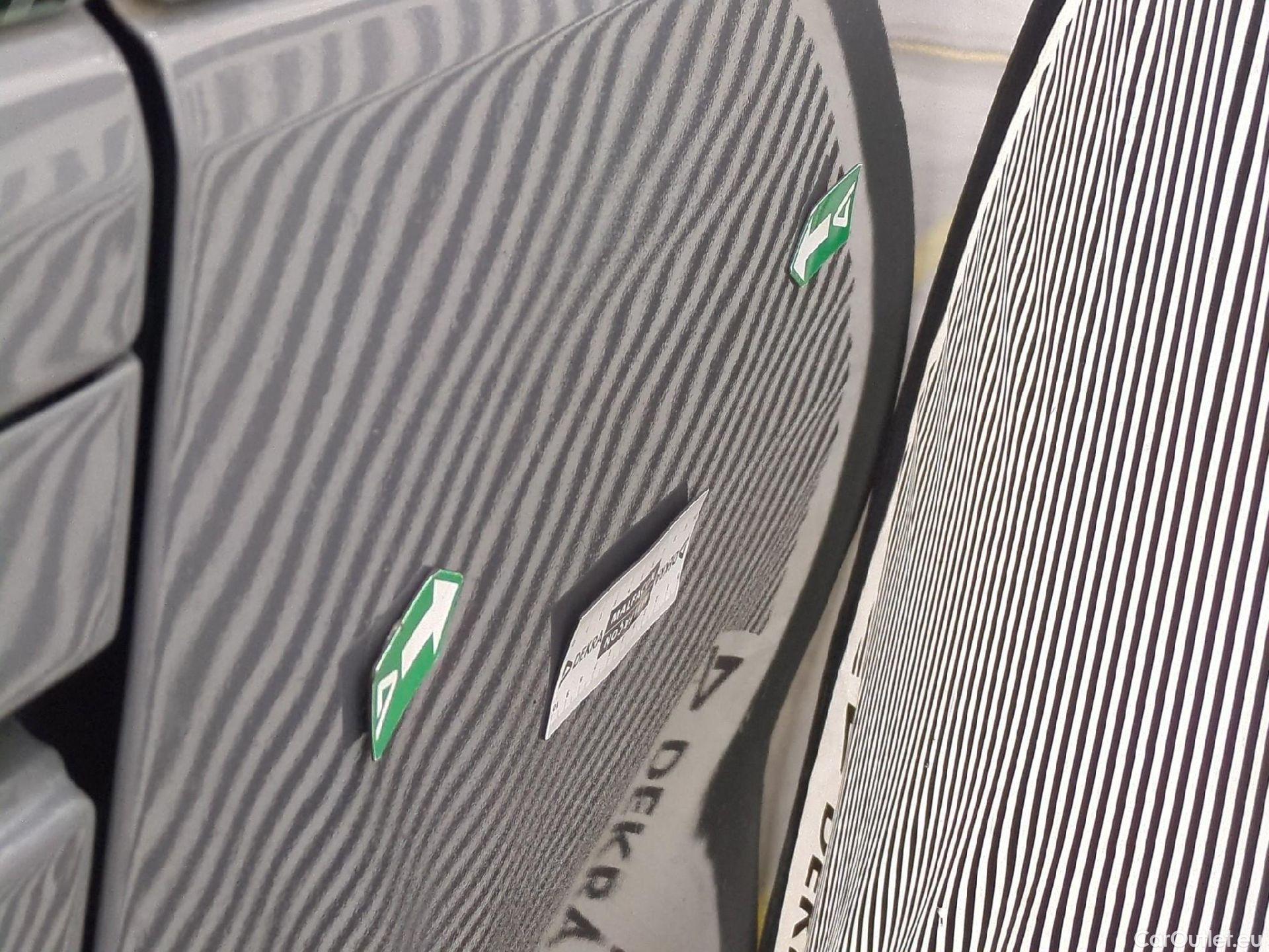  Renault  Trafic RENAULT  4p Combi Zen L2 dCi 120 SandS - 18 - 8 pl #17