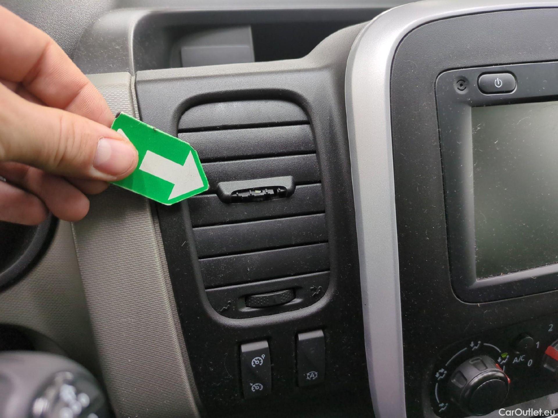  Renault  Trafic RENAULT  4p Combi Zen L2 dCi 120 SandS - 18 - 8 pl #4