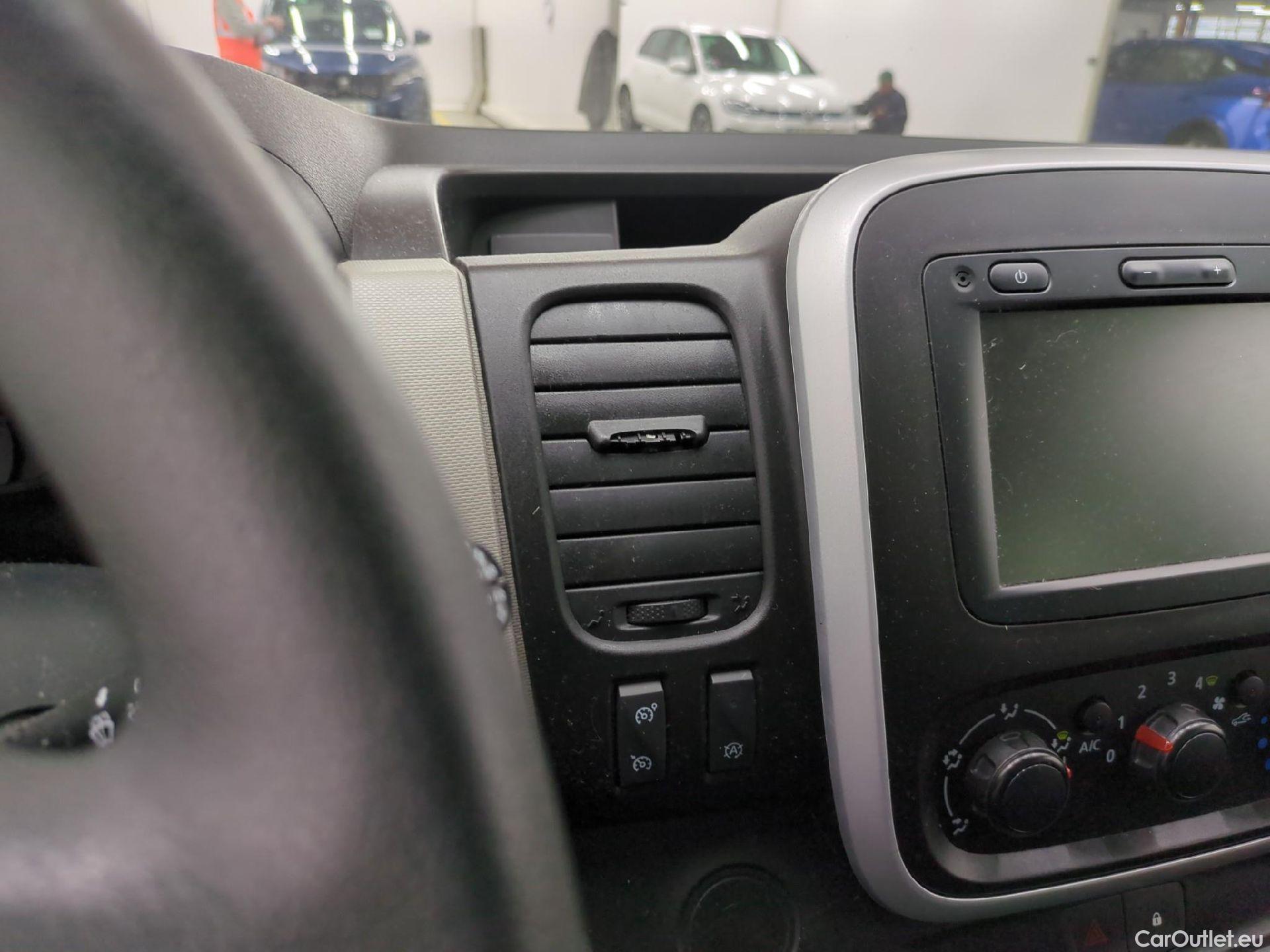  Renault  Trafic RENAULT  4p Combi Zen L2 dCi 120 SandS - 18 - 8 pl #3