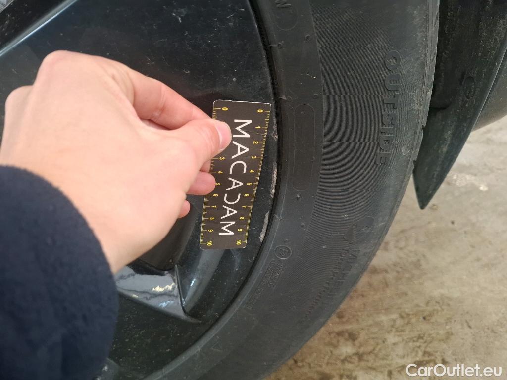  Land Rover  Discovery LAND ROVER  Sport / 2019 / 5P / SUV 1.5 P300e PHEV AUTO 4WD R-Dynamic S #39