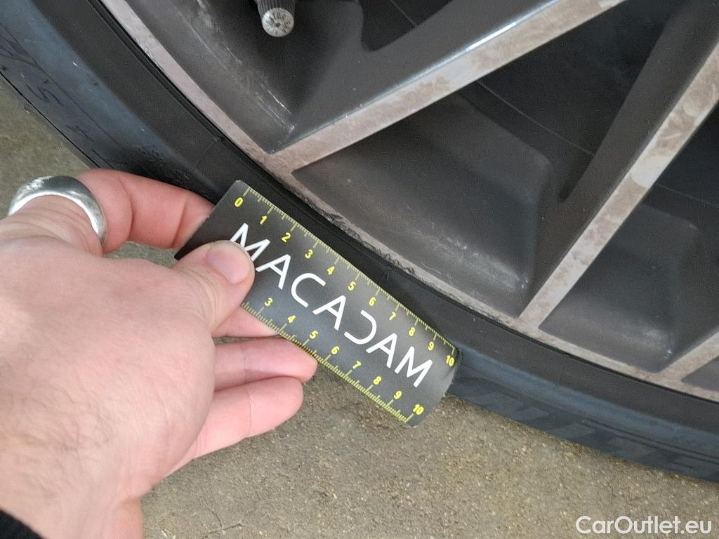  Porsche  Cayenne PORSCHE  Coupé / 2019 / 5P / SUV 3.0 V6 E-HYBRID AUTO #24