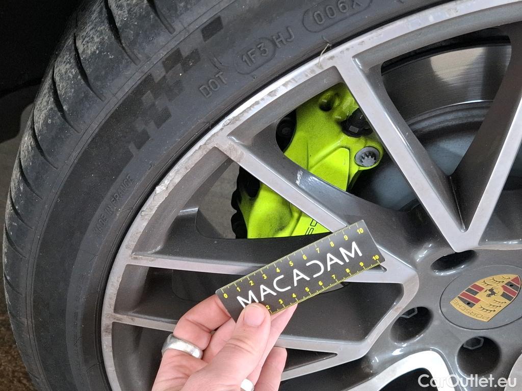  Porsche  Cayenne PORSCHE  Coupé / 2019 / 5P / SUV 3.0 V6 E-HYBRID AUTO #33