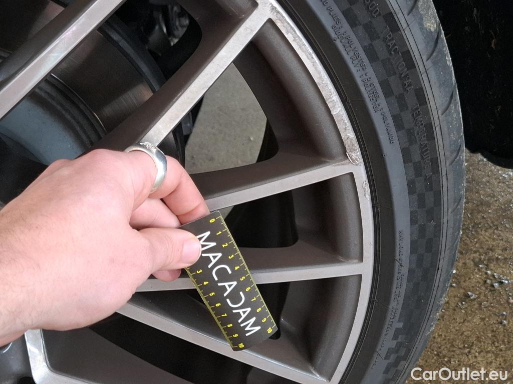  Porsche  Cayenne PORSCHE  Coupé / 2019 / 5P / SUV 3.0 V6 E-HYBRID AUTO #35