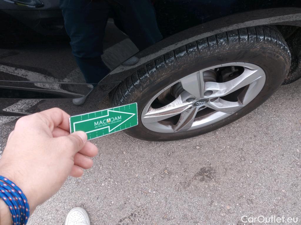  Audi  A4 AUDI  / 2019 / 4P / sedán Advanced 30 TDI 100kW (136CV) S tronic #16