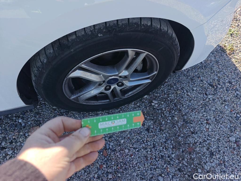  Ford  Focus FORD  / 2018 / 5P / berlina con portón 1.5 Ecoblue 88kW Trend+ #18