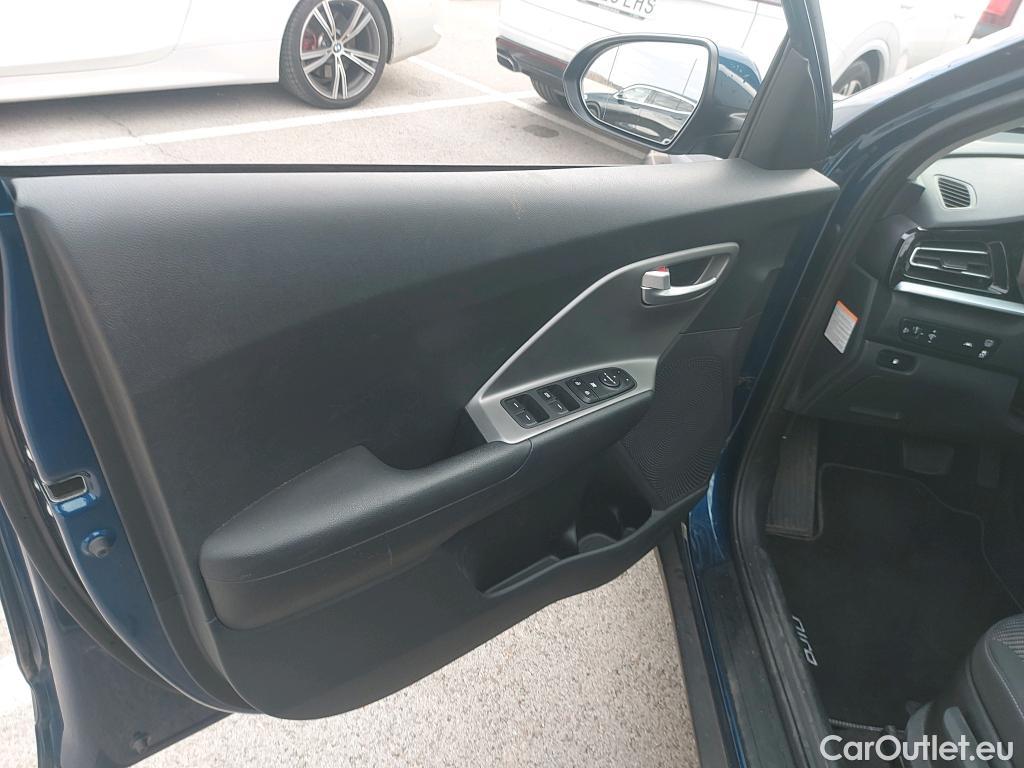  KIA  Niro KIA  / 2019 / 5P / crossover 1.6 GDi HEV 104kW (141CV) Concept #13