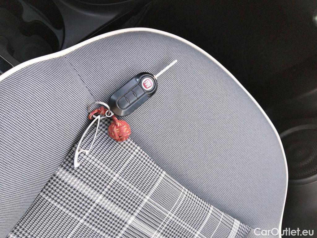  Fiat  500 FIAT  / 2015 / 3P / berlina con portón 1.2 8v 51kW (69CV) Mirror Fleet(SP) #1