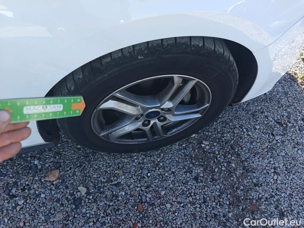  Ford  Focus FORD  / 2018 / 5P / berlina con portón 1.5 Ecoblue 88kW Trend+ #19