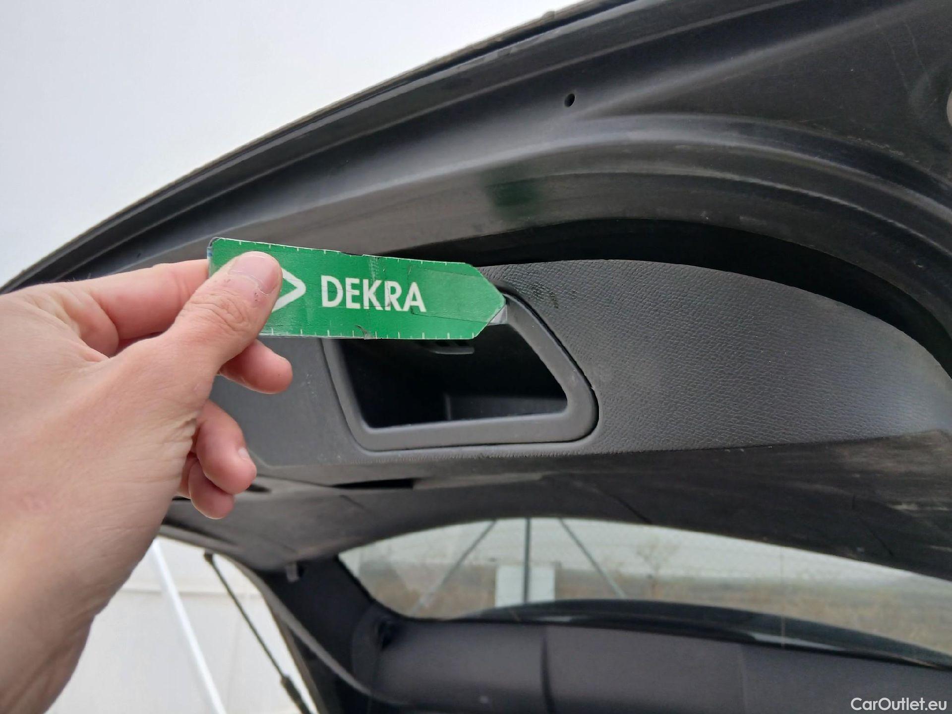  Peugeot  3008 PEUGEOT  / 2020 / 5P / todoterreno 1.5 BlueHDi 96kW (130CV) S&S Allure EAT8 #38