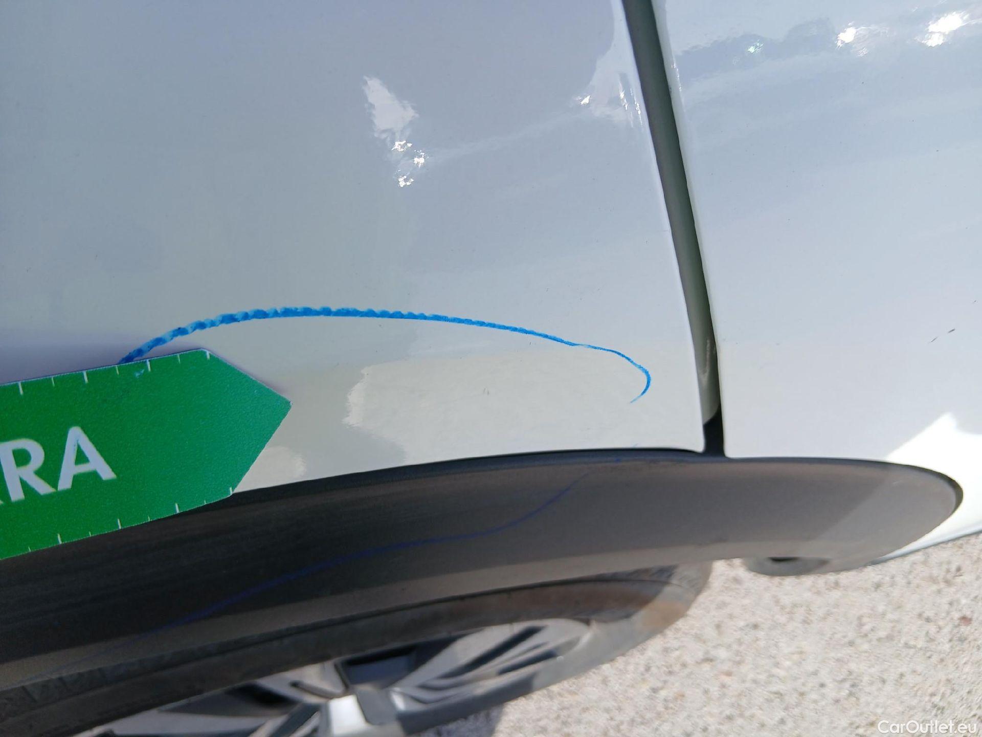  Peugeot  2008 PEUGEOT  / 2019 / 5P / todoterreno Active Puretech 100 S&S BVM6 #30