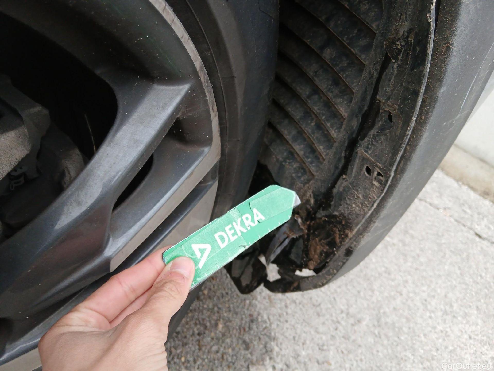  Peugeot  3008 PEUGEOT  / 2020 / 5P / todoterreno 1.5 BlueHDi 96kW (130CV) S&S Allure EAT8 #13