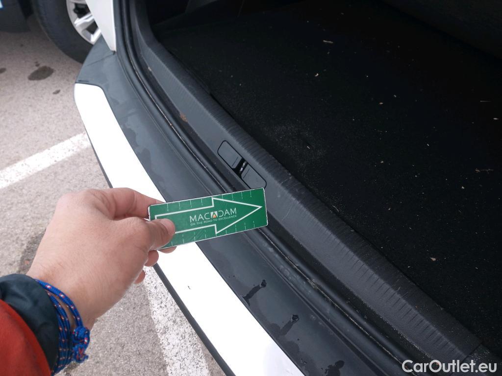  Peugeot  2008 PEUGEOT  / 2019 / 5P / todoterreno Allure BlueHDI 81kW (110CV) #10