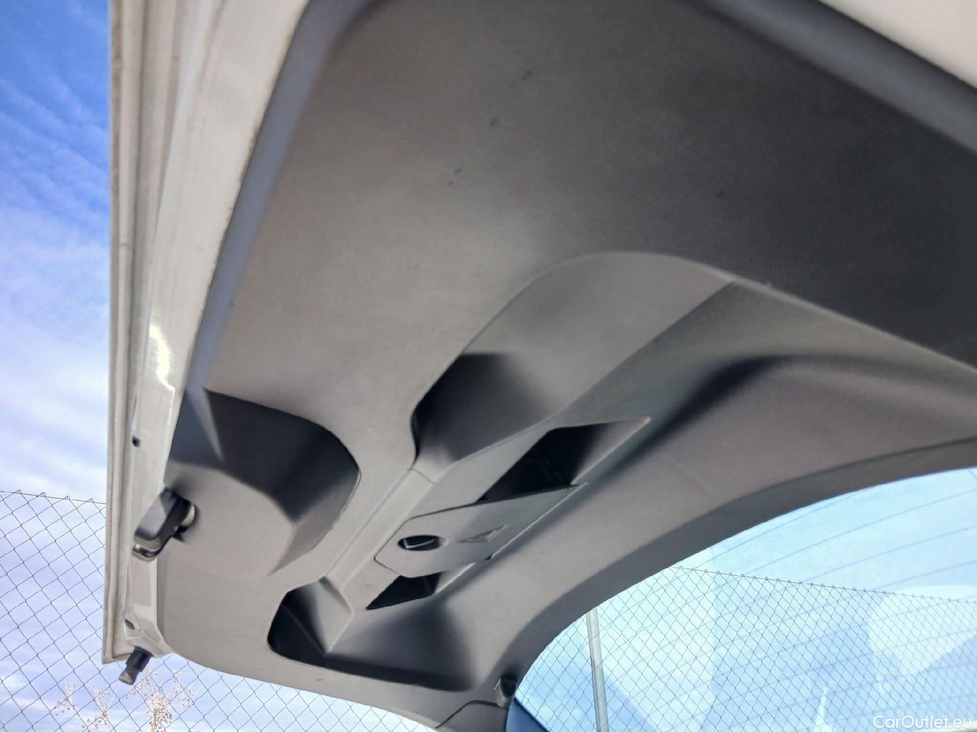  Peugeot  2008 PEUGEOT  / 2019 / 5P / todoterreno Active Puretech 100 S&S BVM6 #3