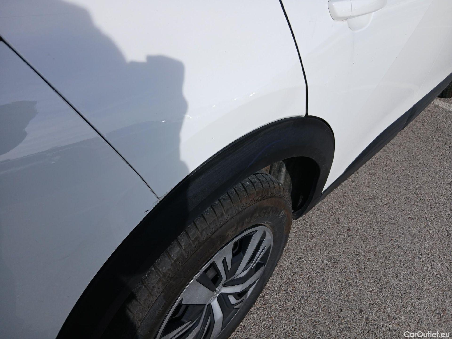  Peugeot  2008 PEUGEOT  / 2019 / 5P / todoterreno Active Puretech 100 S&S BVM6 #29