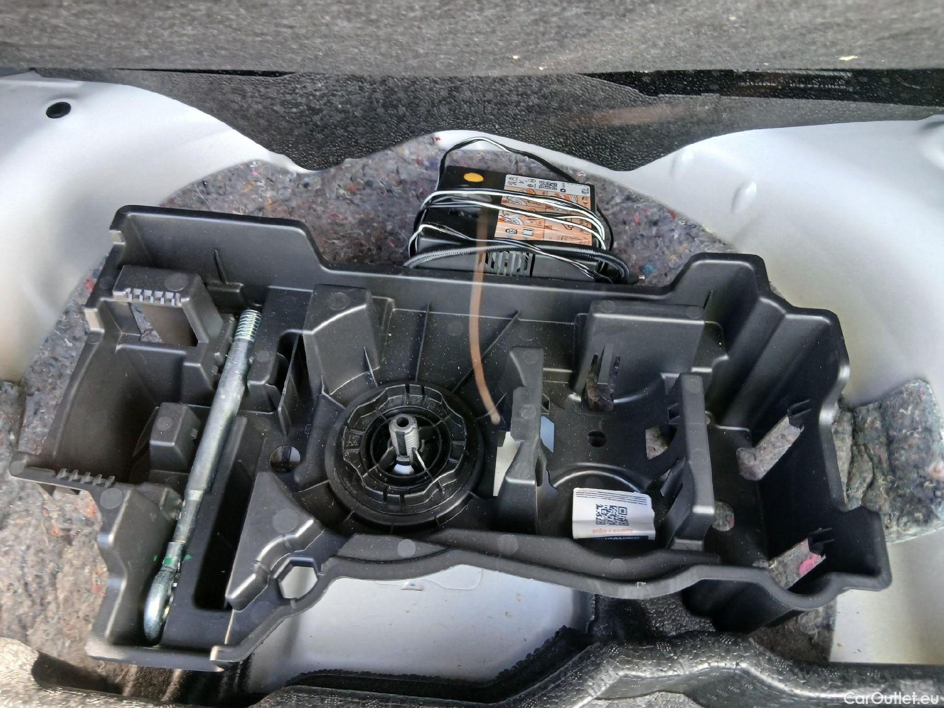  Peugeot  2008 PEUGEOT  / 2019 / 5P / todoterreno Active Puretech 100 S&S BVM6 #2