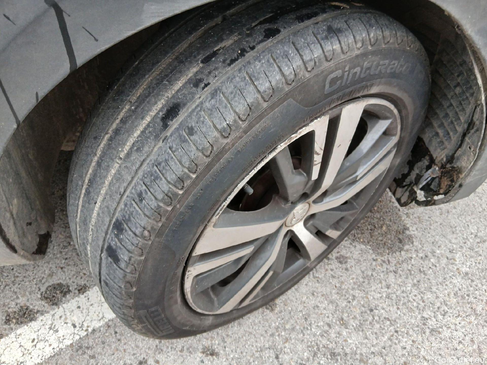  Peugeot  3008 PEUGEOT  / 2020 / 5P / todoterreno 1.5 BlueHDi 96kW (130CV) S&S Allure EAT8 #4