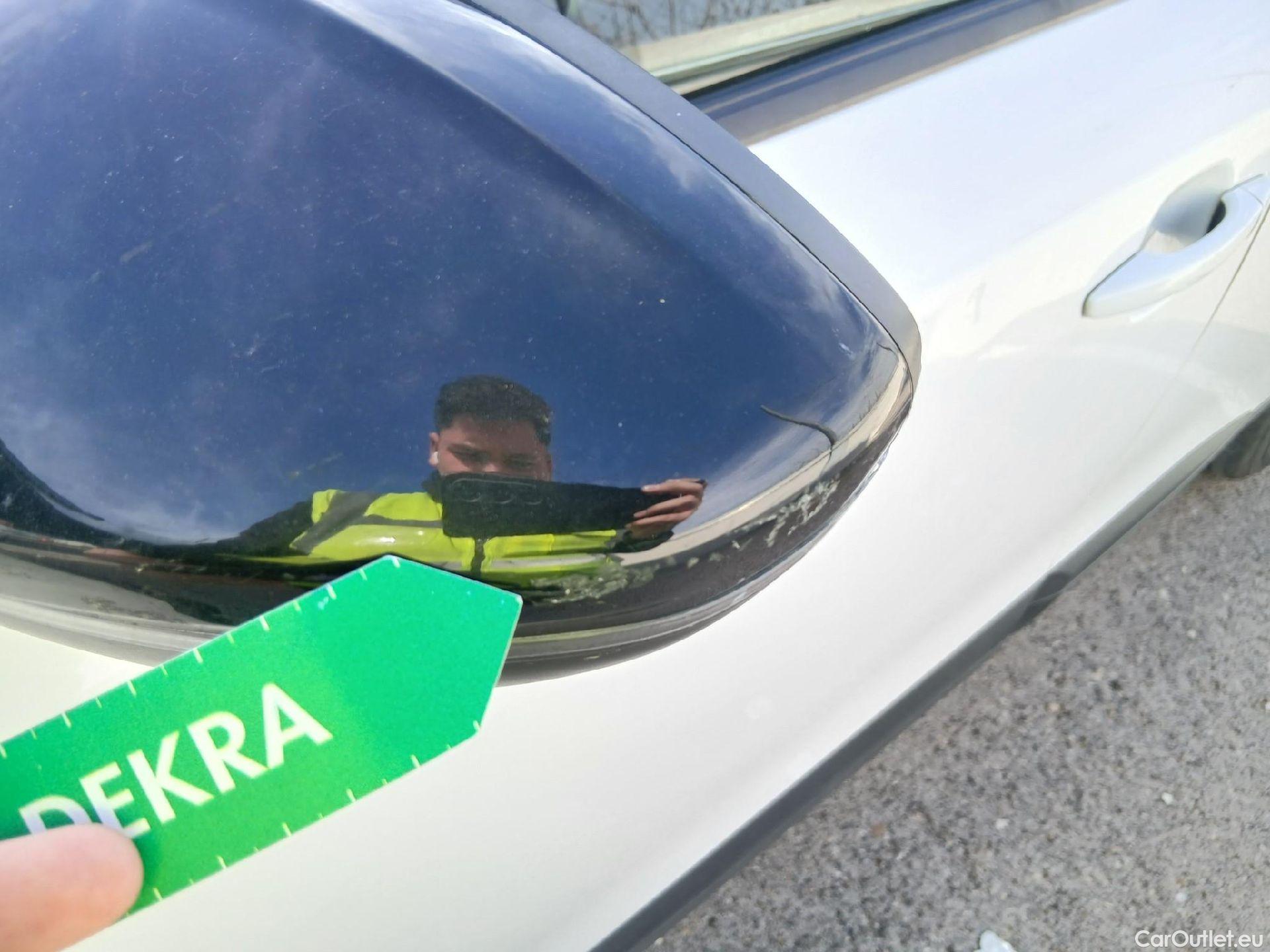  Peugeot  2008 PEUGEOT  / 2019 / 5P / todoterreno Active Puretech 100 S&S BVM6 #16