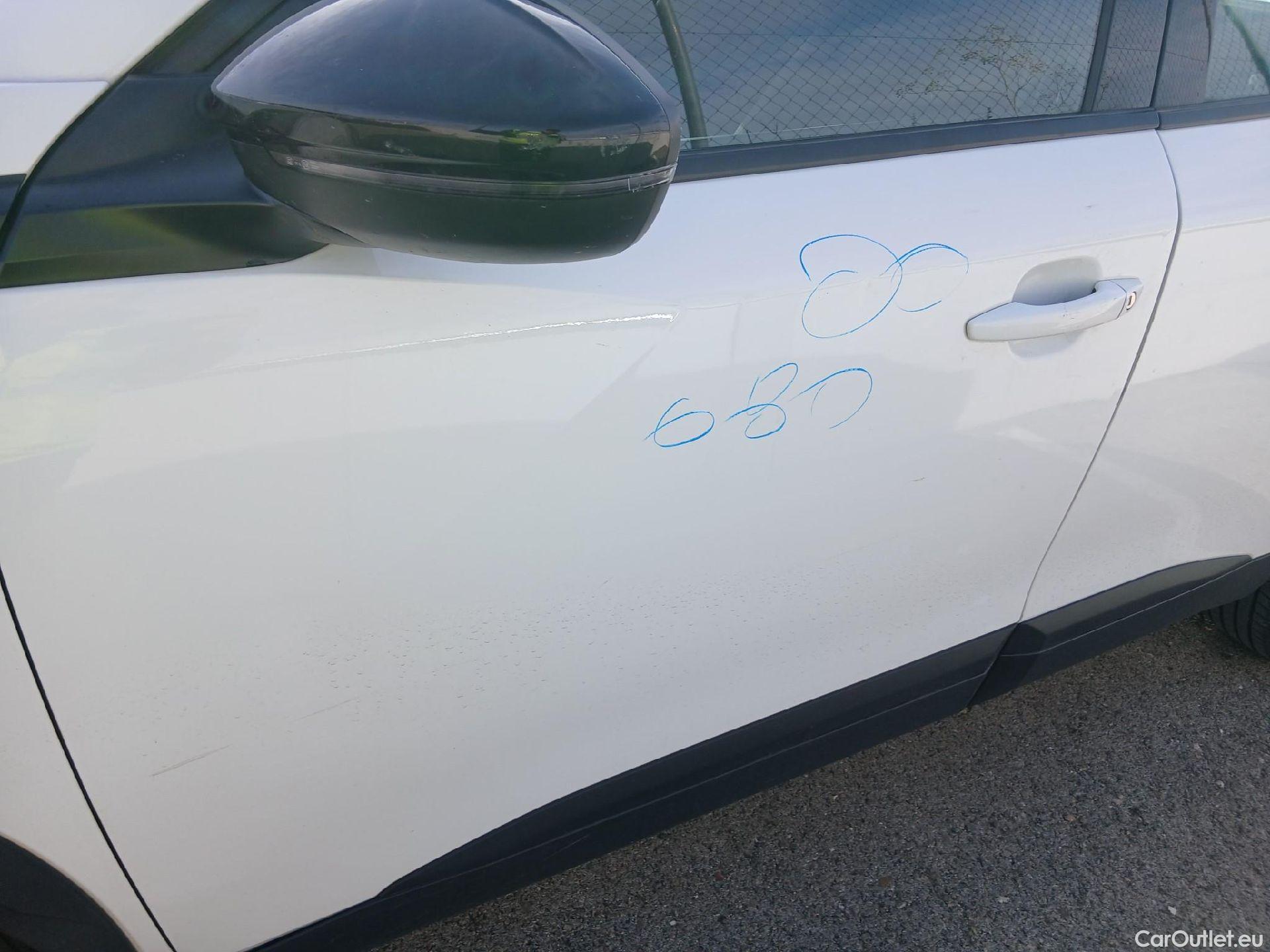  Peugeot  2008 PEUGEOT  / 2019 / 5P / todoterreno Active Puretech 100 S&S BVM6 #19