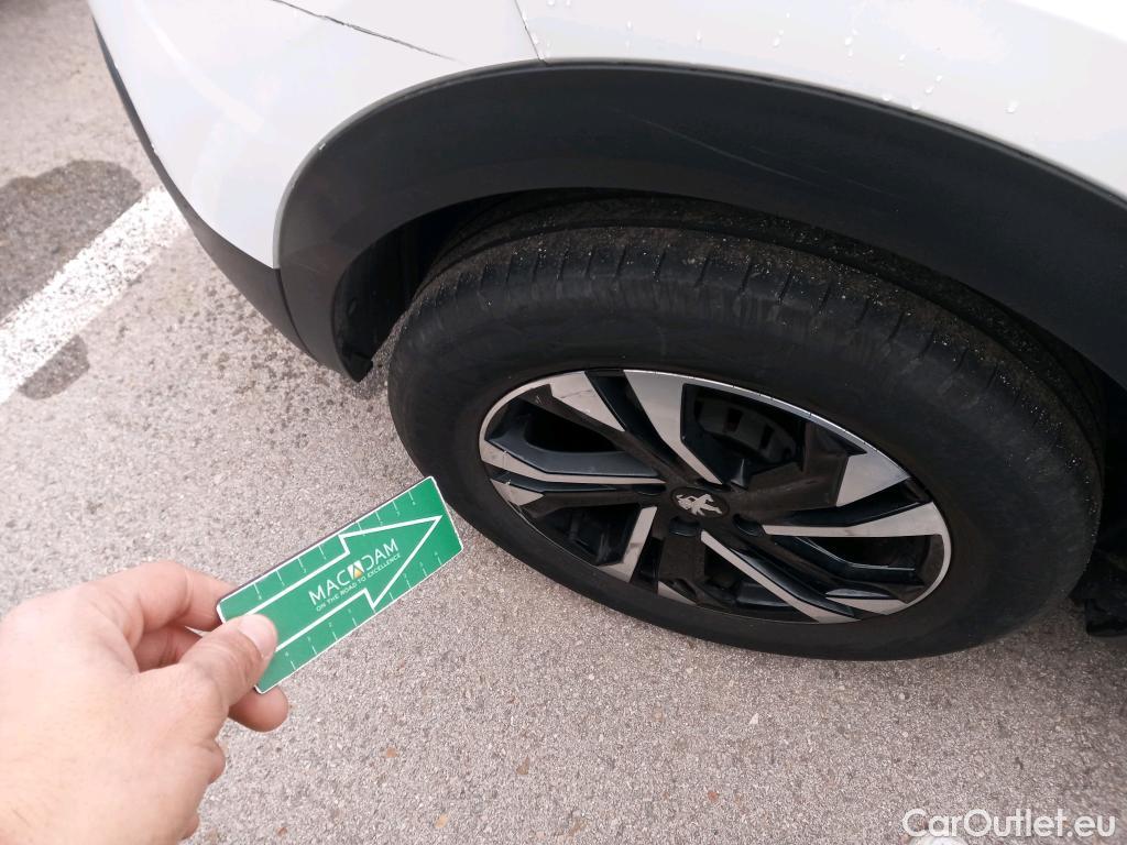  Peugeot  2008 PEUGEOT  / 2019 / 5P / todoterreno Allure BlueHDI 81kW (110CV) #4