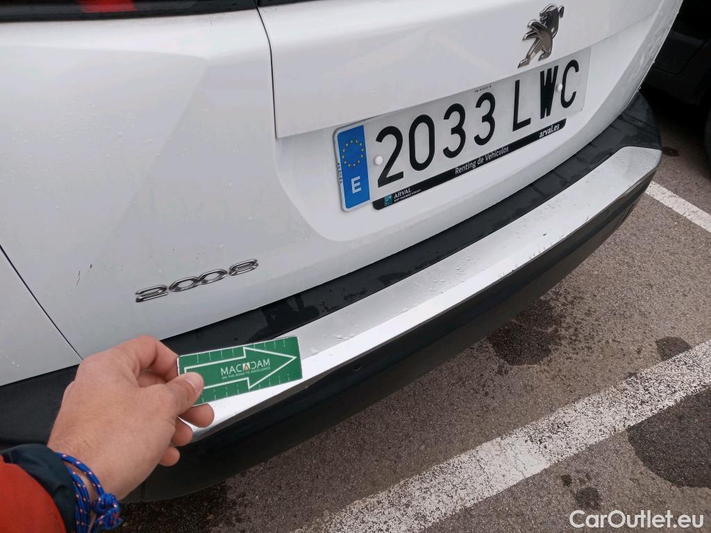  Peugeot  2008 PEUGEOT  / 2019 / 5P / todoterreno Allure BlueHDI 81kW (110CV) #18