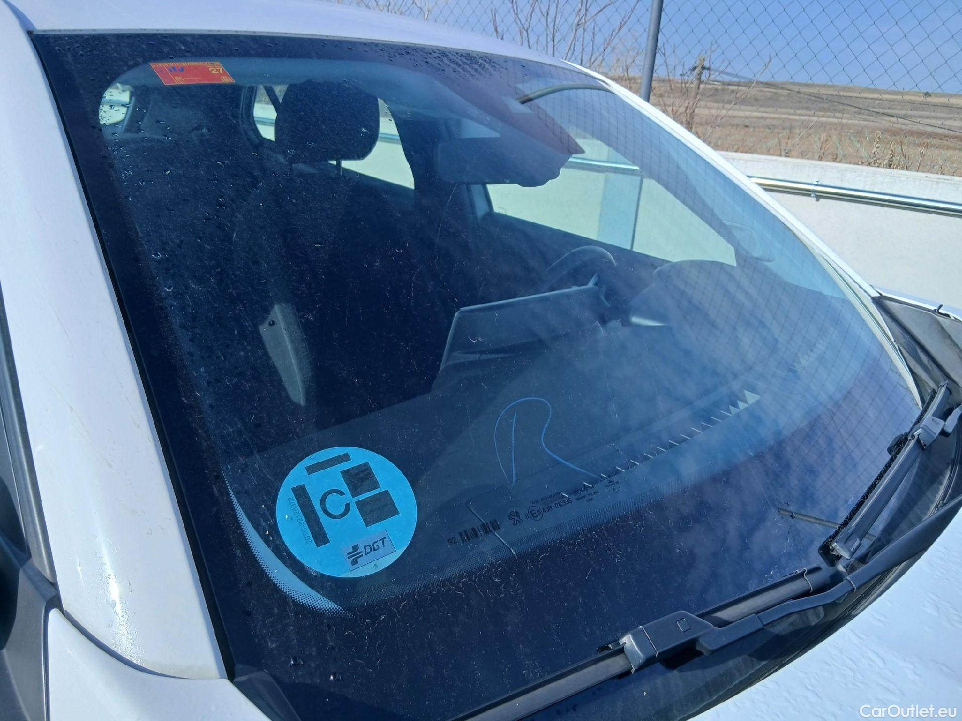  Peugeot  2008 PEUGEOT  / 2019 / 5P / todoterreno Active Puretech 100 S&S BVM6 #5