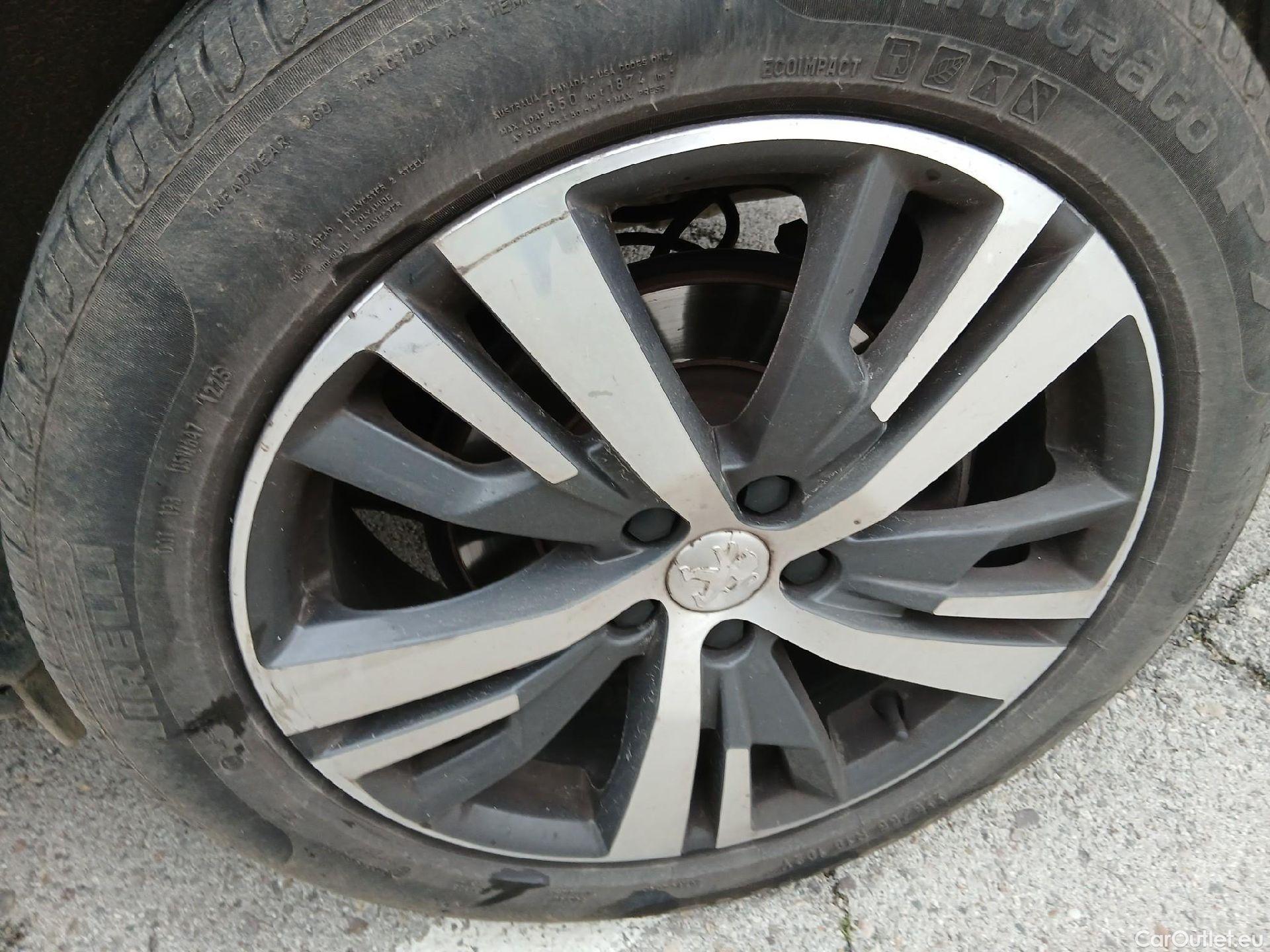  Peugeot  3008 PEUGEOT  / 2020 / 5P / todoterreno 1.5 BlueHDi 96kW (130CV) S&S Allure EAT8 #28