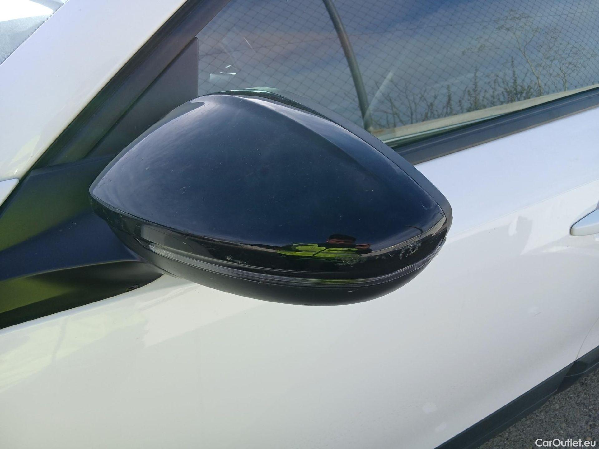  Peugeot  2008 PEUGEOT  / 2019 / 5P / todoterreno Active Puretech 100 S&S BVM6 #17