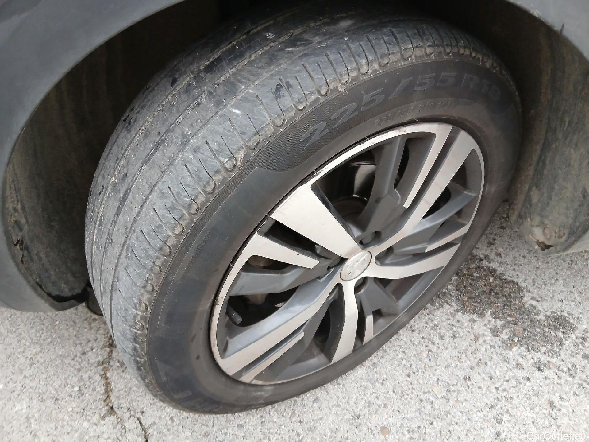  Peugeot  3008 PEUGEOT  / 2020 / 5P / todoterreno 1.5 BlueHDi 96kW (130CV) S&S Allure EAT8 #1