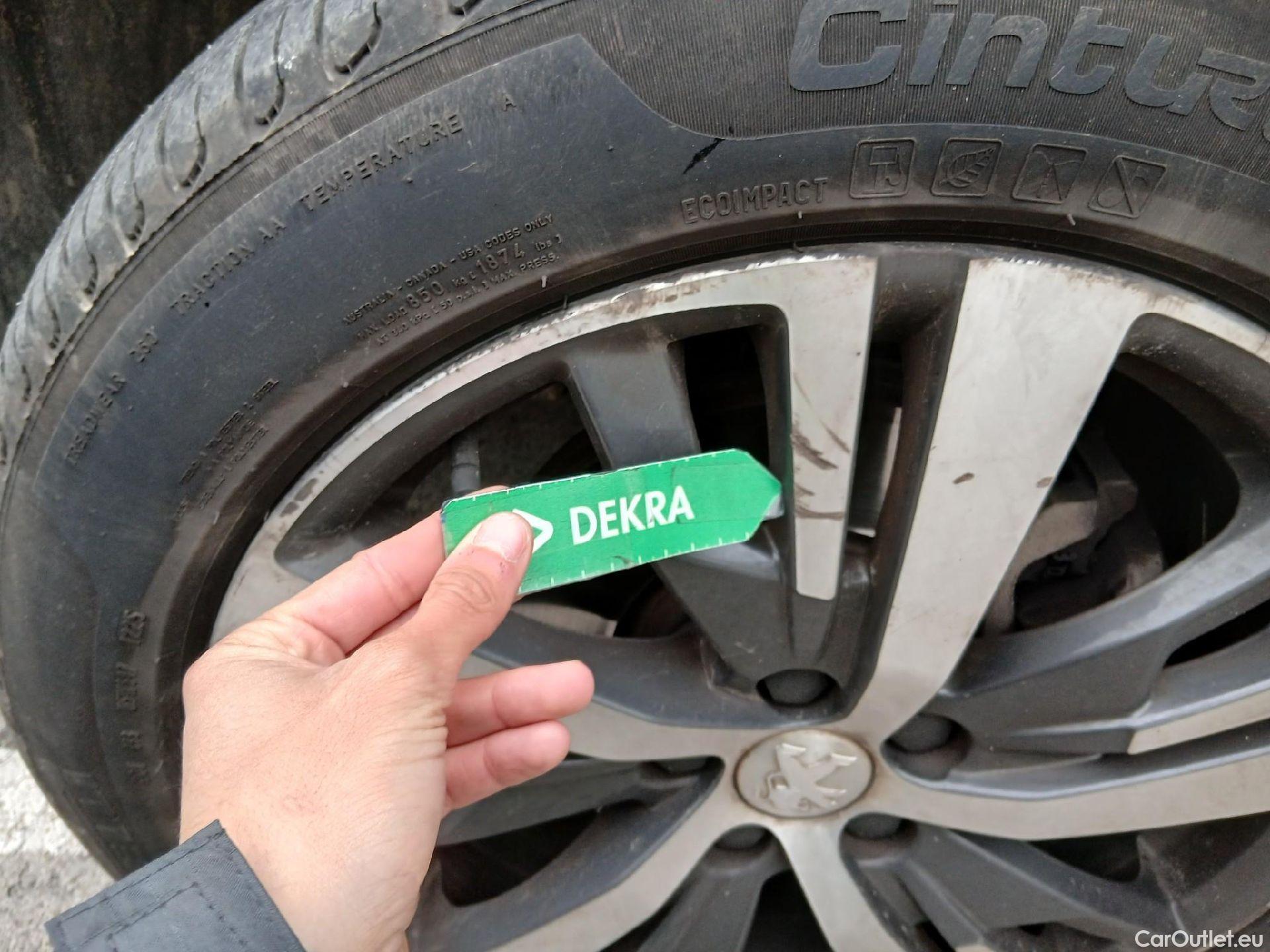  Peugeot  3008 PEUGEOT  / 2020 / 5P / todoterreno 1.5 BlueHDi 96kW (130CV) S&S Allure EAT8 #46