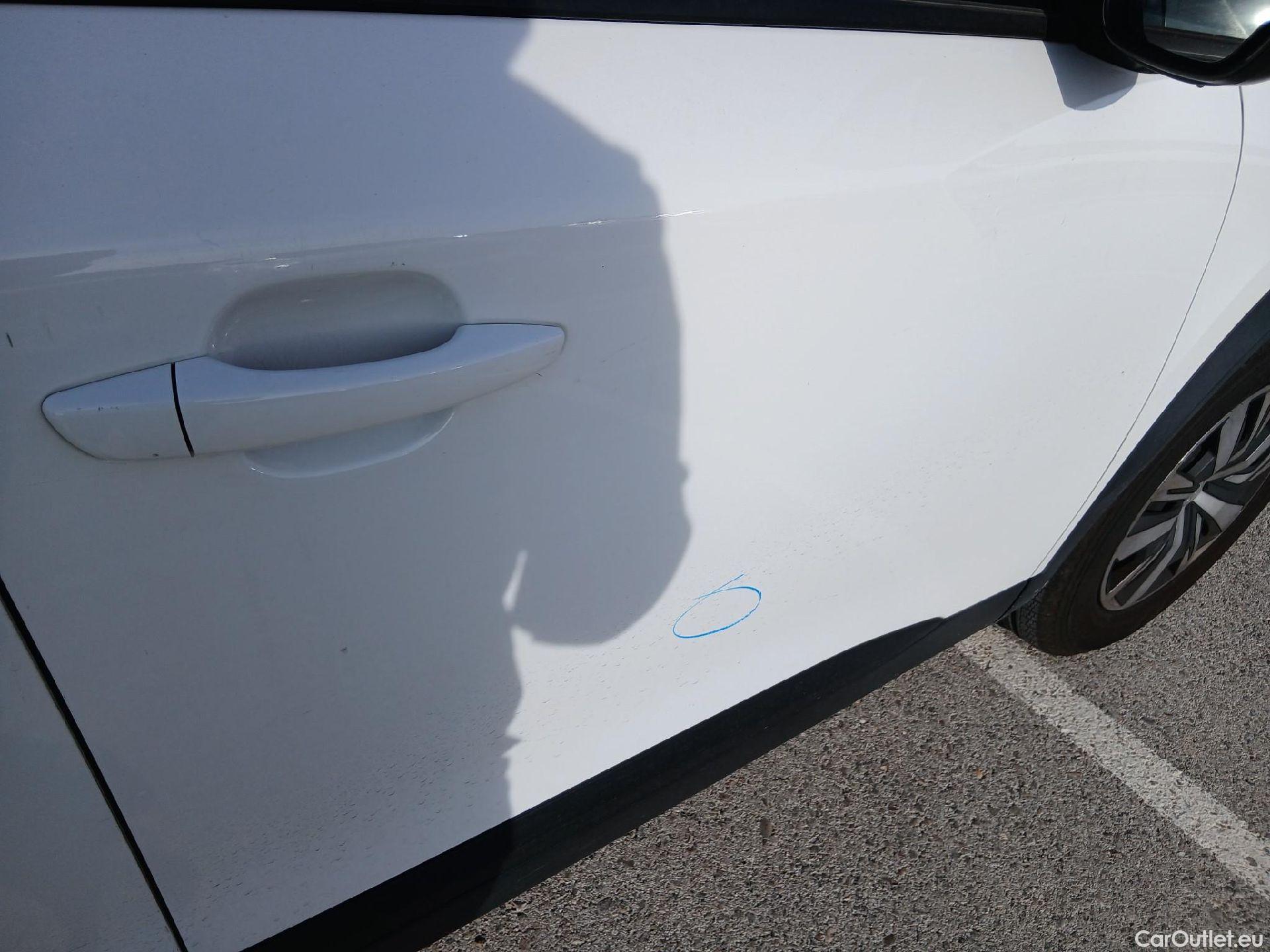  Peugeot  2008 PEUGEOT  / 2019 / 5P / todoterreno Active Puretech 100 S&S BVM6 #32