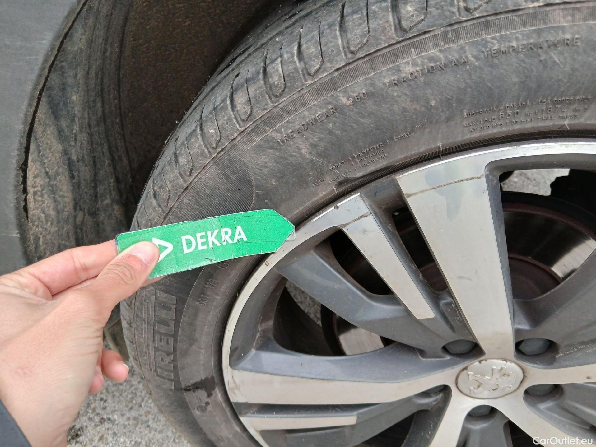  Peugeot  3008 PEUGEOT  / 2020 / 5P / todoterreno 1.5 BlueHDi 96kW (130CV) S&S Allure EAT8 #29