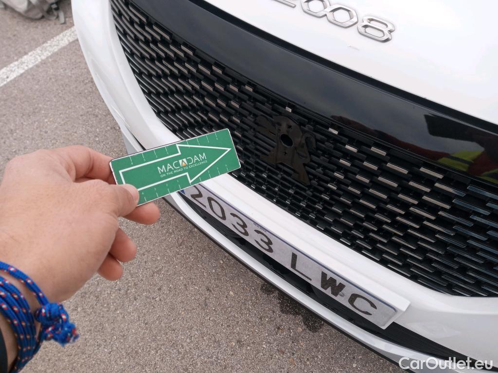  Peugeot  2008 PEUGEOT  / 2019 / 5P / todoterreno Allure BlueHDI 81kW (110CV) #6