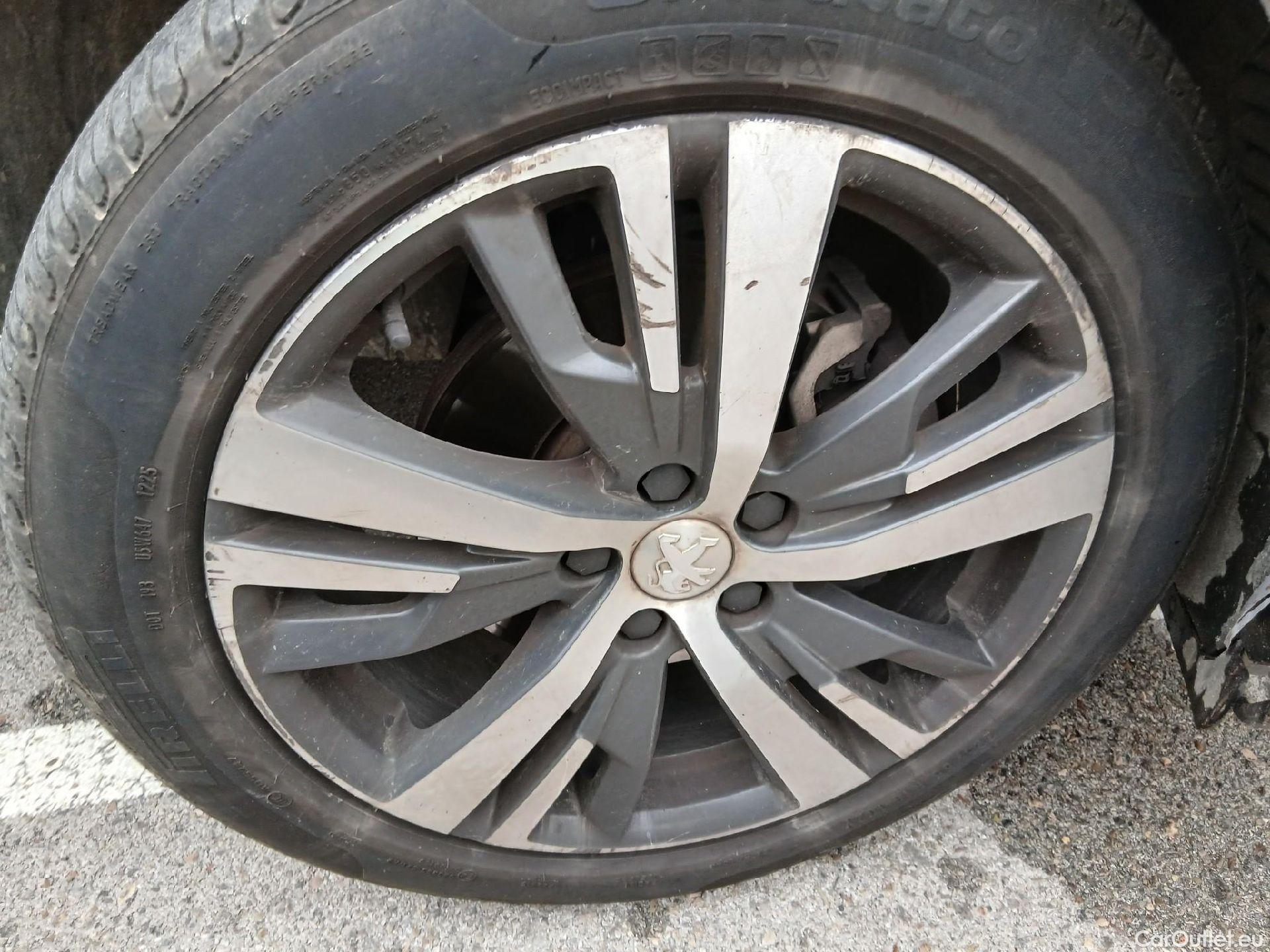  Peugeot  3008 PEUGEOT  / 2020 / 5P / todoterreno 1.5 BlueHDi 96kW (130CV) S&S Allure EAT8 #47