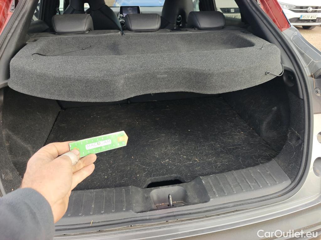  Nissan  Juke NISSAN  / 2019 / 5P / crossover DIG-T 84 kW DCT N-Design Chic #3