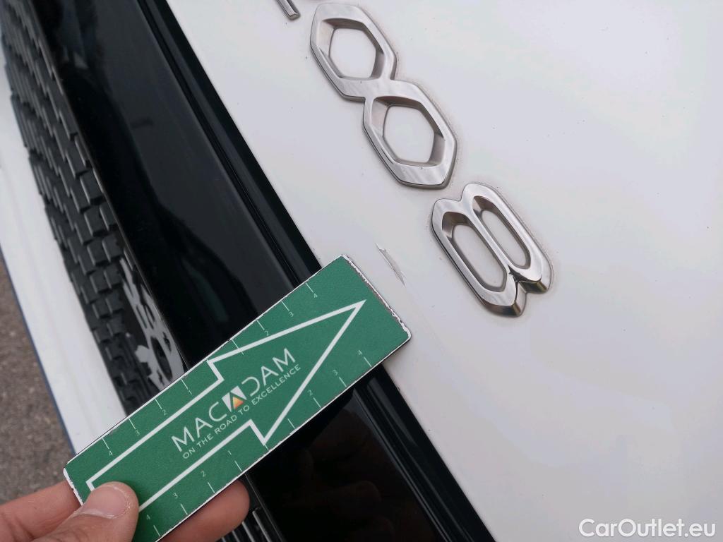  Peugeot  2008 PEUGEOT  / 2019 / 5P / todoterreno Allure BlueHDI 81kW (110CV) #21