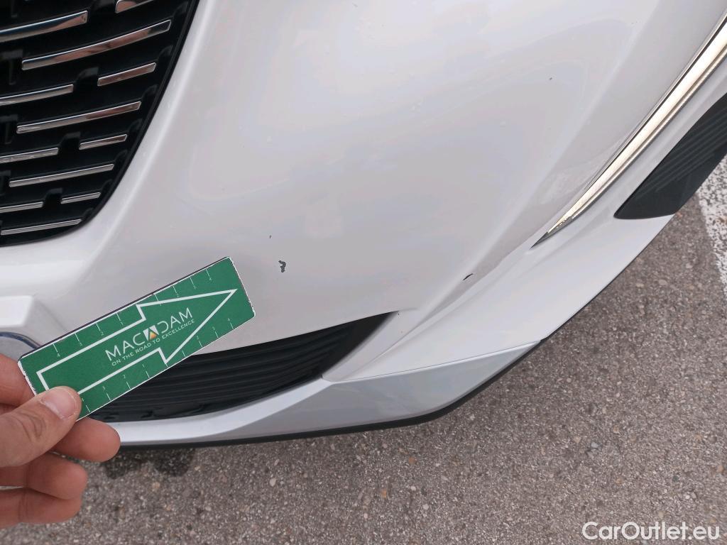  Peugeot  2008 PEUGEOT  / 2019 / 5P / todoterreno Allure BlueHDI 81kW (110CV) #23