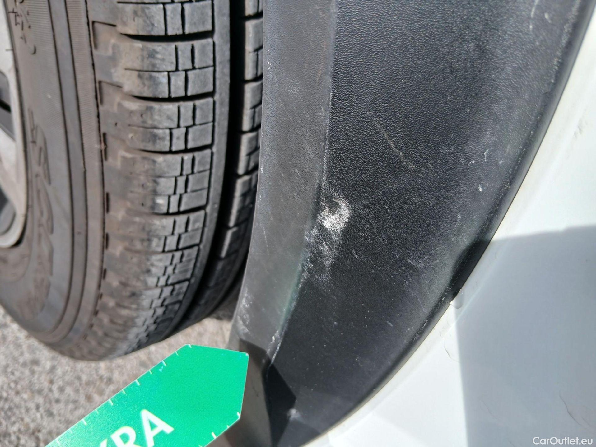  Peugeot  2008 PEUGEOT  / 2019 / 5P / todoterreno Active Puretech 100 S&S BVM6 #37