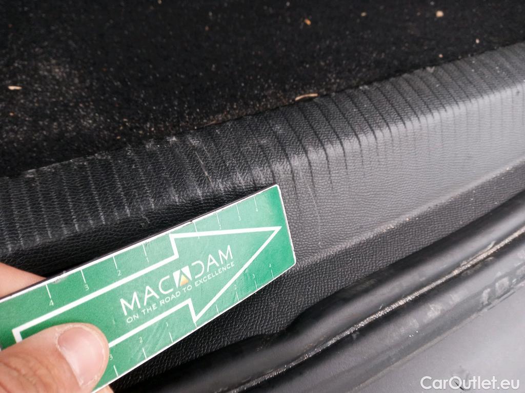  Peugeot  2008 PEUGEOT  / 2019 / 5P / todoterreno Allure BlueHDI 81kW (110CV) #9