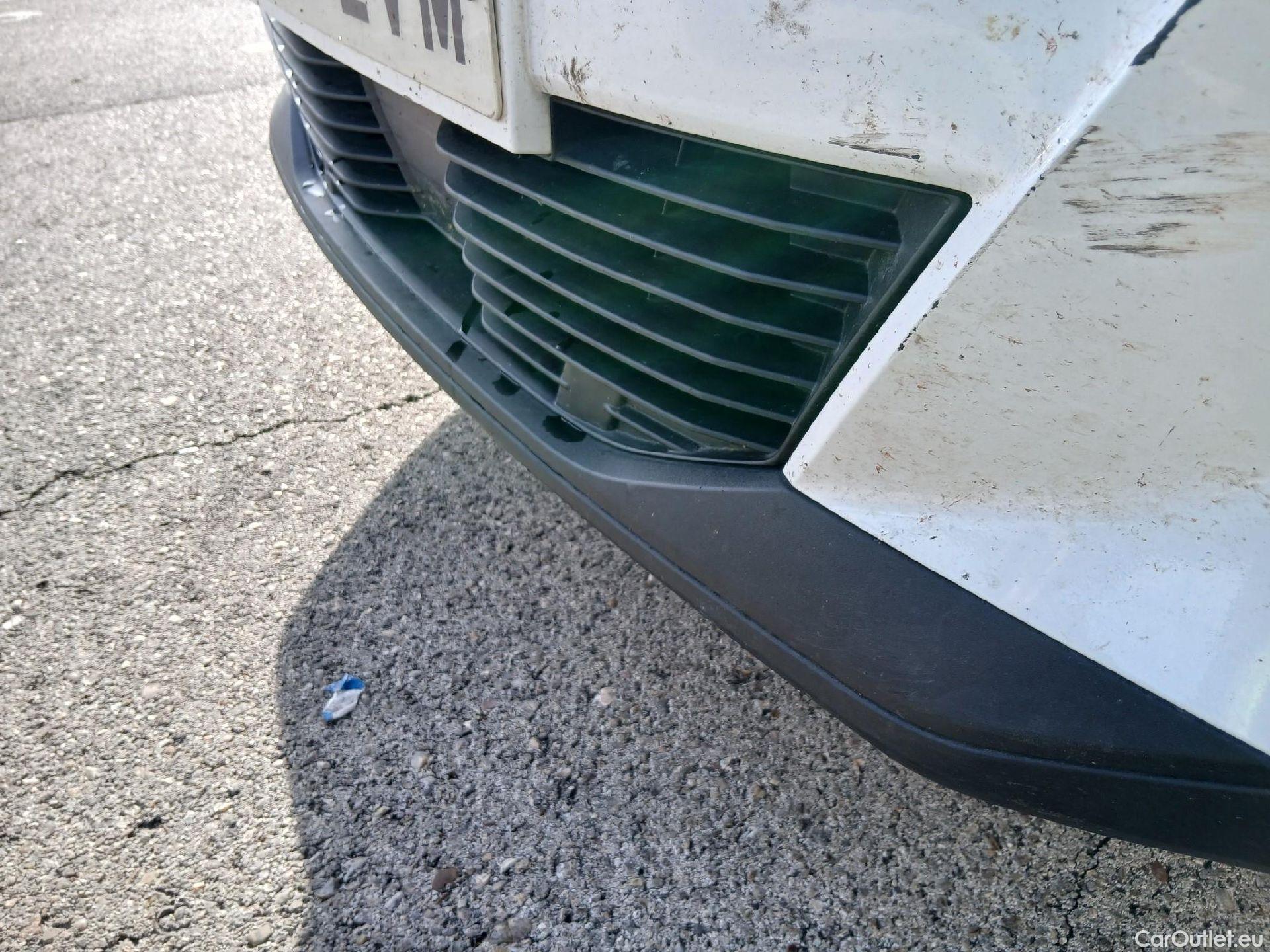  Peugeot  2008 PEUGEOT  / 2019 / 5P / todoterreno Active Puretech 100 S&S BVM6 #13