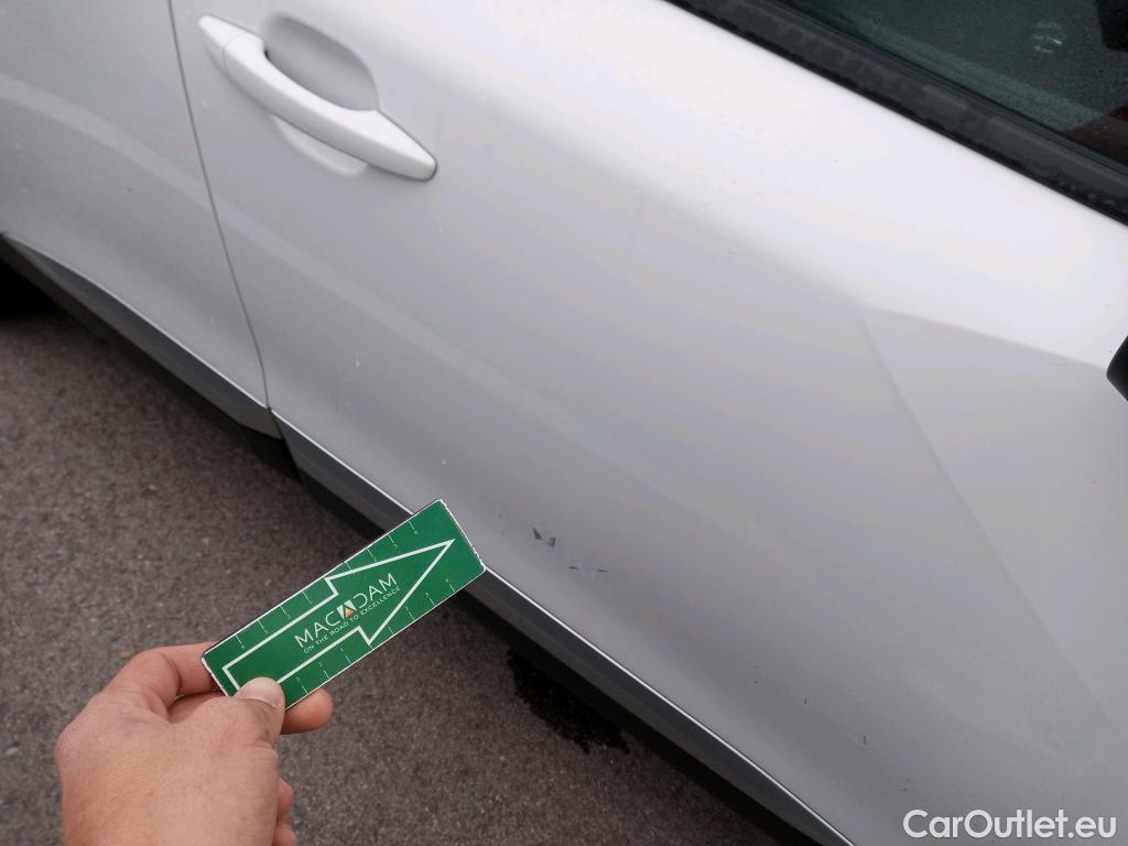  Peugeot  2008 PEUGEOT  / 2019 / 5P / todoterreno Allure BlueHDI 81kW (110CV) #8