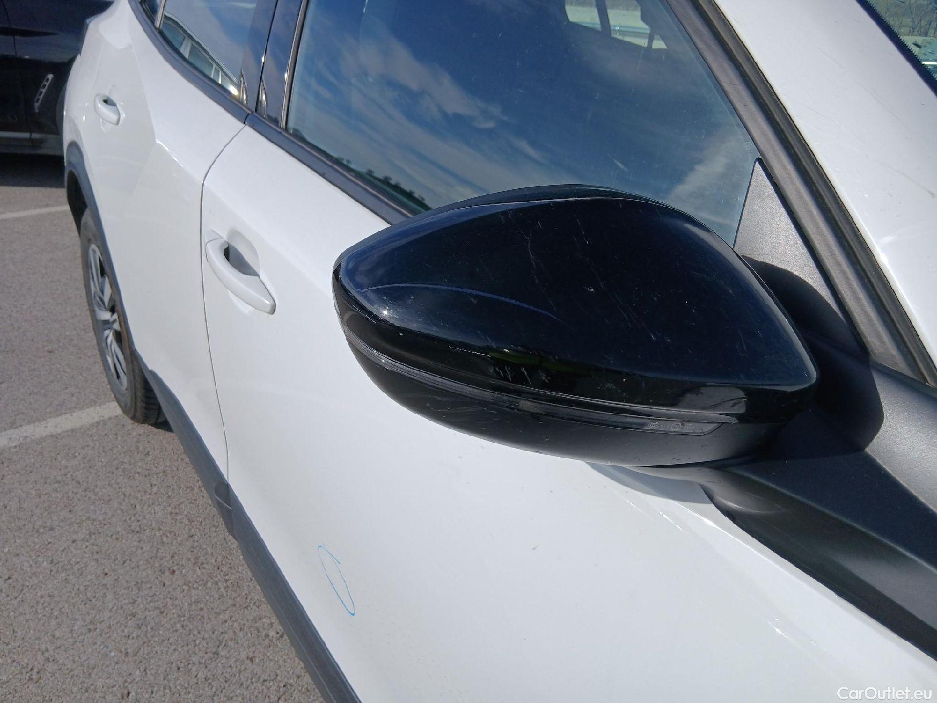  Peugeot  2008 PEUGEOT  / 2019 / 5P / todoterreno Active Puretech 100 S&S BVM6 #35