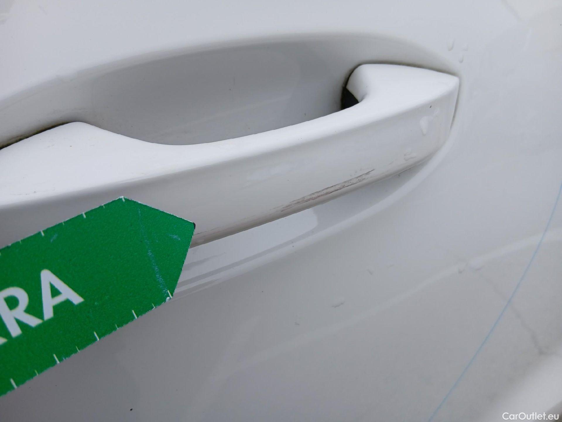  Land Rover  Discovery SEAT Nuevo León / 2020 / 5P / berlina con portón 2.0 TDI 85kW S&S Style #37